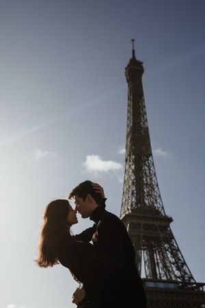 Anna And The French Kiss, Paris Couple, Paris Pictures, Paris Aesthetic, Relationship Goals Pictures, Photo Couple, Paris Photos, The Eiffel Tower, Couple Shoot