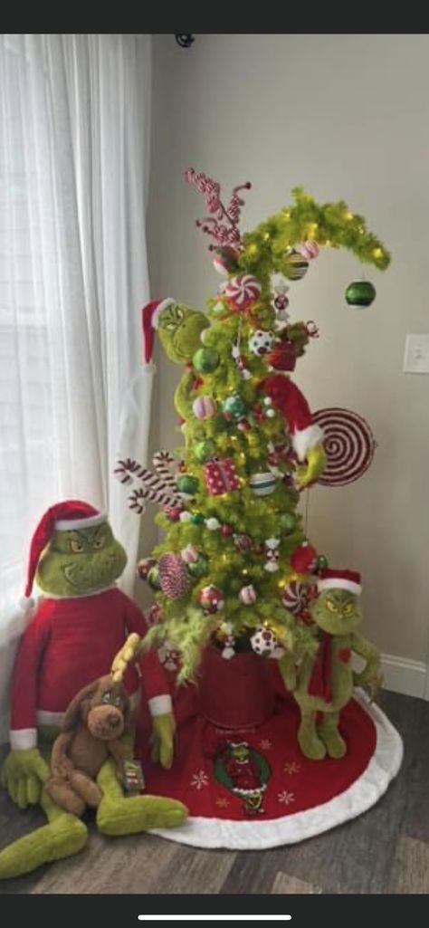 How The Grinch Stole Christmas Tree, Grinch Christmas Home Decor, Grinch Tiered Tray Ideas, Small Grinch Christmas Tree, Grinch Trees Ideas, Grinch Room, Trees Decoration, Grinch Ideas, Grinch Decor