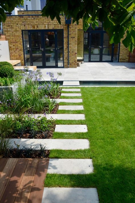 Southfield, London - Tom Howard Gardens Garden Layering, Urban Garden Design, Narrow Garden, Small Garden Landscape, Contemporary Garden Design, Modern Backyard Landscaping, Back Garden Design, Garden Paving, London Garden