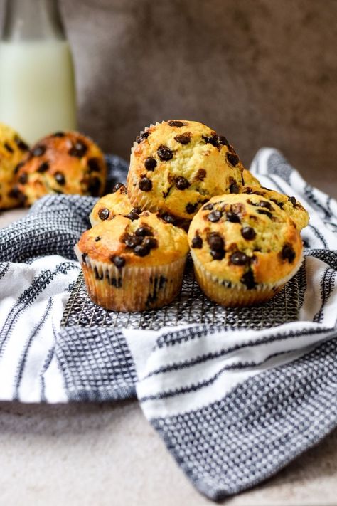 Vanilla Chocolate Chunk Muffins, Vanilla Choc Chip Muffins, Vanilla Chocolate Chip Muffins, Choc Chip Muffins Recipe, Cupcake Recipes Uk, Homemade Cupcake Recipes, Choc Chip Muffins, Vanilla Muffins, Lunchbox Treats