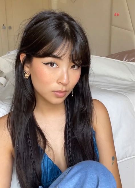 tiktok: @_annie_annie_annie_7 ig: @_annie_annie_annie Flat Bangs Hairstyle, Bangs On Long Face, Straight Long Hair With Bangs, Effortless Bangs, Bangs With Headband, Side Bangs With Long Hair, How To Style Hair, Hairstyles For Layered Hair, Teen Actresses