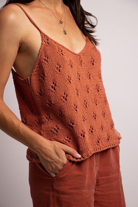 Colecciones – We Are Knitters Knit Tank Pattern, Knitting Increase, Intermediate Knitting Patterns, Summer Knitting Patterns, Knit Top Patterns, Advanced Knitting, Summer Knit Tops, Summer Yarn, Easy Stitch