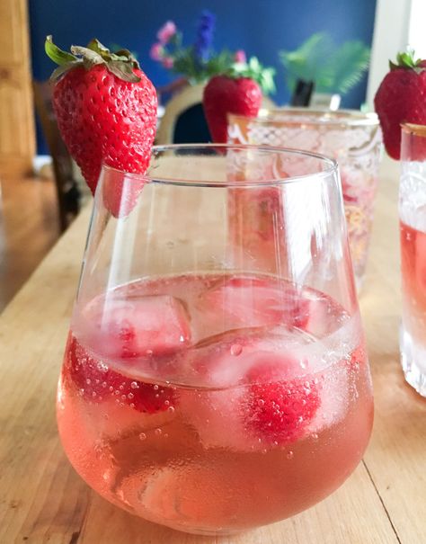 Canada Day Drinks, Summer Mocktail, Apple Pomegranate, Canada Day Party, 7 Up, Starbucks Recipes, Pomegranate Juice, Canada Day, Beauty Tutorials