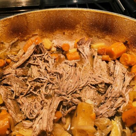 Fatayer Recipe, Sunday Pot Roast, Slow Cooker Bbq Beef, Gina Homolka, Joanna Gaines Recipes, Lebanese Salad, Mushroom Gravy Recipe, Roast Beef Recipes, Brisket Recipes