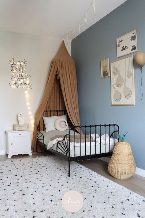 Farmhouse Kids Bedroom, Blue Boys Room, Boys Room Colors, Cool Boys Room, Blue Kids Room, Boys Room Blue, Small Playroom, Vintage Kids Room, Kids Rooms Inspo