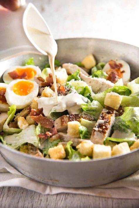 Salad Menu Restaurant, Caesar Salad Photography, Salad Photography, Salad Restaurant, Caesar Salad Dressing Recipe, Chicken Caesar Salad Recipe, Homemade Caesar Salad Dressing, Food Shoot, Classic Caesar Salad