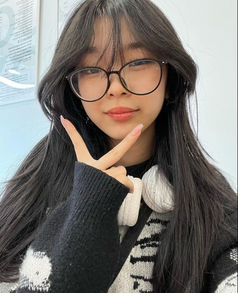 Korean Beauty Standards, People With Glasses, Glasses Inspiration, Hairstyles With Glasses, Cute Glasses, Foto Ideas Instagram, Girls With Glasses, Dream Hair