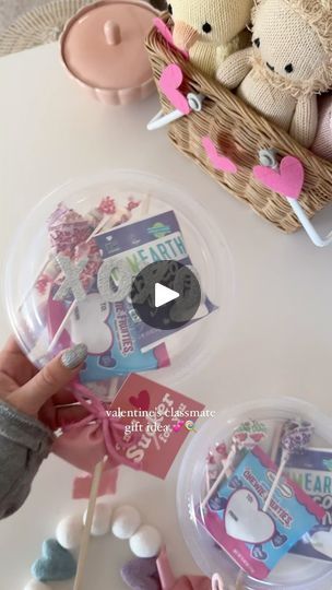 1M views · 69K reactions | diy plate lollipops 💕🍭 an easy and cuuuute way to gift something sweet to classmates, friends or neighbors for valentines! all you need are clear 7in plates, dowels, little bit of hot glue (just on each corner will work) candy and ribbon! printables from @threadmama_story + garland @pearlandjane save and share! 🫶🏻 #galentine #galentinegift #diyvalentines #giftideas #easygift #diy #craft #craftsforkids #valentine | Deborah Trette | Frankie Valli · Grease Lollipop Plates Valentines For Kids, Lollipop Holder Diy, Unique Valentines Kids, Lollipops Diy, Big Lollipops, Valentine's Diy, Simple Holiday Gifts, Valentines Day Baskets, San Valentine