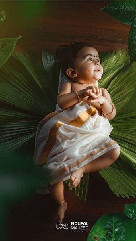 Indian Newborn Photography, Vishu Photoshoot Ideas For Baby, Onam Baby Photo Shoot, Onam Photoshoot Ideas, Onam Shoot, Baby Art Pictures, Indian Baby Girl, Indian Images, Baby Pictures Newborn