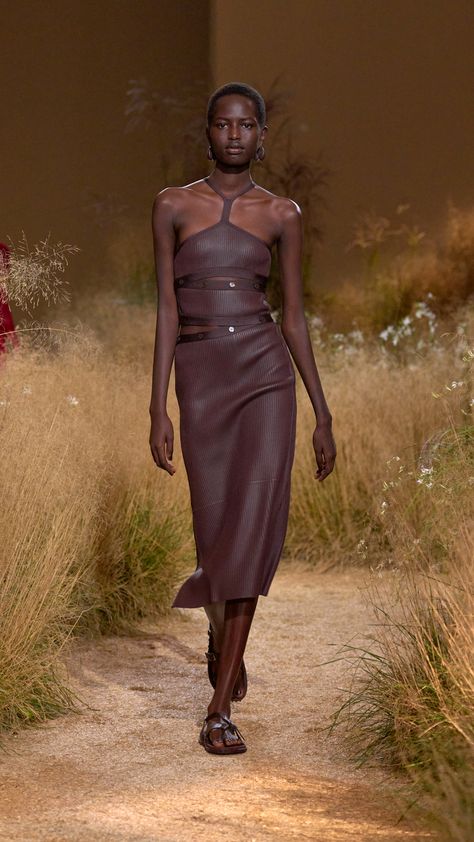 Hermes 2024, Chocolate Outfit, Spectacular Dresses, Barbie Sewing, Ss 2024, 2024 Trends, Fashion 2024, 2024 Collection, French Fashion