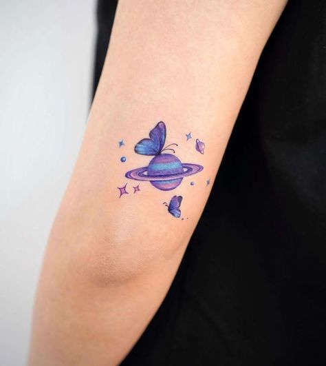 Simbolos Tattoo, Colour Tattoo For Women, Cosmic Tattoo, Saturn Tattoo, Purple Tattoos, Henna Inspiration, Food Tattoos, Capricorn Tattoo, Planet Tattoos