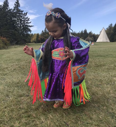 Native Shawl Patterns, Native Sayings, Grass Dance Outfits, Fancy Shawl Regalia, Powwow Dancers, Powwow Beadwork, Powwow Outfits, Fancy Shawl, Native Regalia