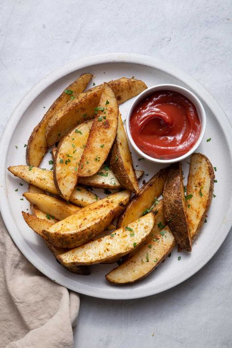 Baked Potato Wedges {Crisp Results!} - FeelGoodFoodie Wedges Potato, Baked Potato Wedges Recipe, Lemon Poppy Seed Scones, Baked Potato Wedges, Crispy Potato Wedges, Crispy Baked Potatoes, Burger Side Dishes, Potato Wedges Recipe, Baked Chicken Drumsticks