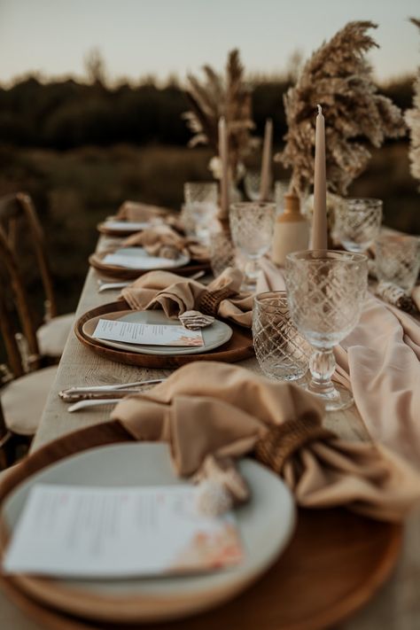 Breathtaking Boho Vegan Wilderness Wedding Ideas Boho Wedding Table Decor Pampas, Earthy Wedding Table Settings, Pampas Garland Table, Earthy Wedding Place Settings, Pampas Grass Table Setting, Bohemian Table Setting Wedding, Wedding Decor Earthy, Dried Flowers Table Decor Wedding, Pampas Grass Wedding Table Decor