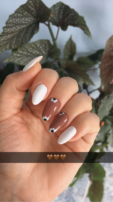 Brown White Nails Design, White Background Nails, Brown And White Nail Art, Brown And White Nails Design, White Brown Nails, Nails Brown And White, Brown White Nails, White And Brown Nails, Brown And White Nails