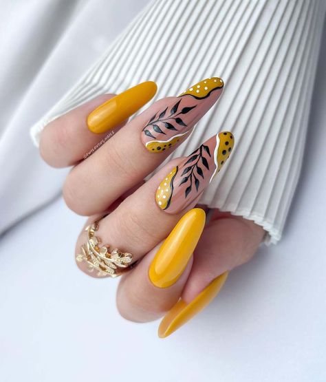 Beachy Nails, Yellow Nail Art, Yellow Nails Design, Yellow Nail, Fall Manicure, Broken Nails, Nail Art Designs Summer, Simple Gel Nails, Summery Nails