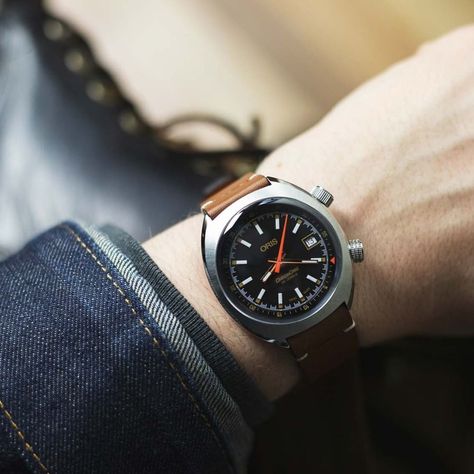 Worn & Wound on Instagram: “via @windupwatchshop - Just a reminder, the Oris ChronOris is a really cool looking watch - 39mm, dual-crowns - black, orange and a touch…” Oris Chronoris, Just A Reminder, Black Orange, Samsung Gear Watch, Luxury Items, Jaeger Watch, Ootd, Orange, On Instagram