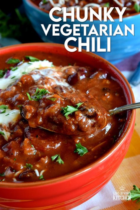 Chunky Vegetarian Chili is loaded with vegetables, kidney and black beans, tomatoes, and vegetarian beef crumbles. Alternatively, this recipe can easily be converted to non-vegetarian too! #vegetarian #beefless #chili #chunky #tvp #meatless Tvp Chili Recipe, Chili Recipe With Black Beans, Meatless Chili, Vegetarian Chili Recipe, Meat Meals, Canning Whole Tomatoes, Vegetarian Burger, Canadian Food, Vegetarian Chili