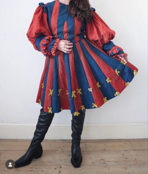 French Theatre, Ren Faire Outfits, Clown Clothes, Fair Outfits, Medieval Style, Medieval Fashion, Ex Machina, Fantasy Clothing, Fantasy Fashion