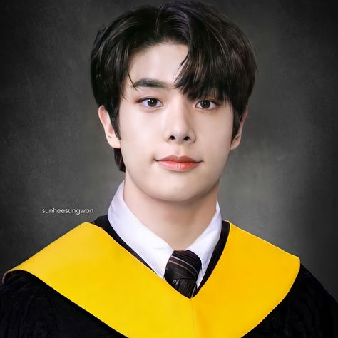 ctto Jake Graduation Pic, Jake 1x1 Id Picture, Enhypen Graduation, Jack Enhypen, Jake Edit, Bf Pics, Graduation Pic, Grad Pic, Grad Photoshoot