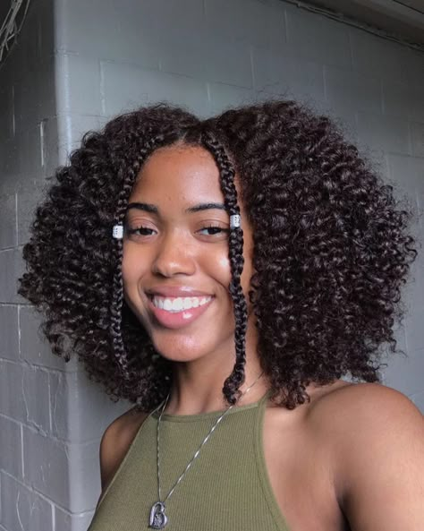 Side Part Twist Out Natural Hair, 4b Twist Out, Golden Locs, Twist Out Hairstyles, Twist Outs On Natural Hair, Coily Hairstyles, Braid Out Natural Hair, Braid Out, Natural Curls Hairstyles