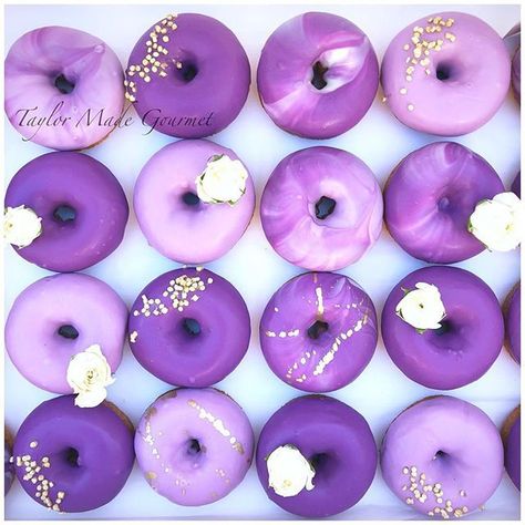 Donuts Pictures, Donat Glaze, Donut Images, Donut Pictures, Trending Things, Purple Desserts, Donut Decorating Ideas, Donuts Donuts, Purple Food