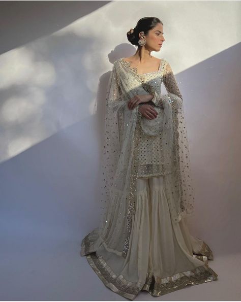 Pakistan Dress, Pakistani Women Dresses, Desi Dress, Desi Wedding Dresses, Indian Outfits Lehenga, Latest Bridal Dresses, Traditional Indian Dress, Pakistani Wedding Outfits, Stylish Short Dresses