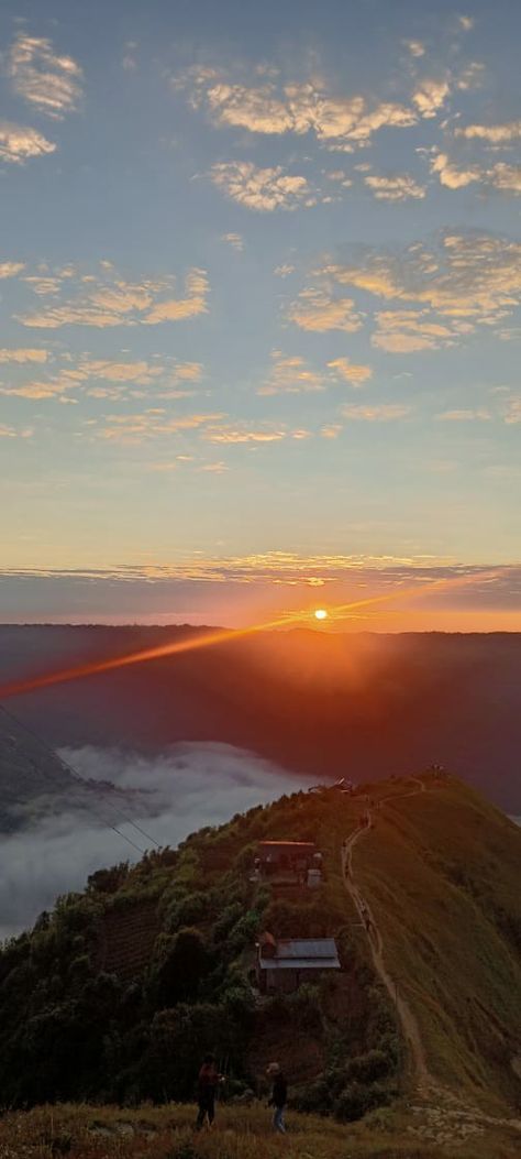 Sunrise at Nongjrong in October. #scenery #india #Meghalaya #wallpaper #hills #mountains #sky #clouds #fog #pretty #prettysky #prettyclouds #prettysunrise October Scenery, Sunrise Pictures, Munnar, Pretty Sky, Sky Clouds, Abc, India, Natural Landmarks, Travel