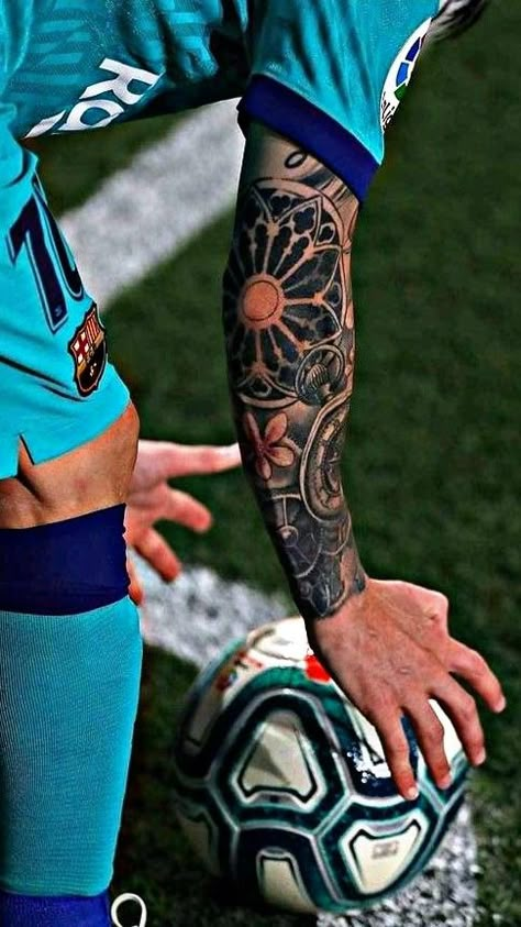 Messi Tattoo Arm, Lionel Messi Tattoo, Messi Photo, Messi Tattoo, Realistic Tattoo Sleeve, Men Tattoos Arm Sleeve, Tattoo New, Messi Photos, Elbow Tattoos