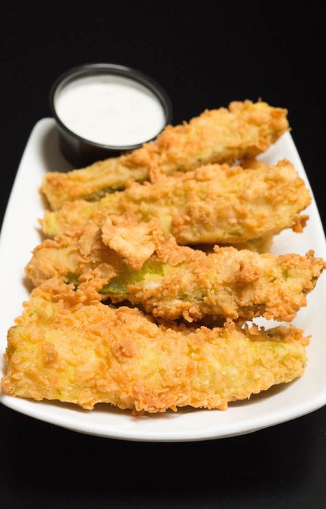 Fried Pickle Spears Recipe, Pickle Spears Recipe, Low Carb Fried Pickles, Manly Food, Fried Pickle Spears, Fried Appetizers, Pickles Recipes, Pickle Spears, Fried Pickles Recipe