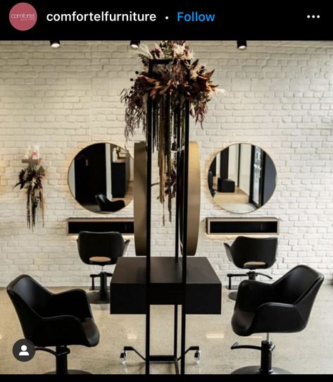 Salon Mirror Ideas, Home Hair Salon Ideas, Salon Decor Studio, Salon Color Bar, Blowout Bar, Hair Salon Stations, Hair Salon Chairs, Salon Lighting, Home Hair Salons