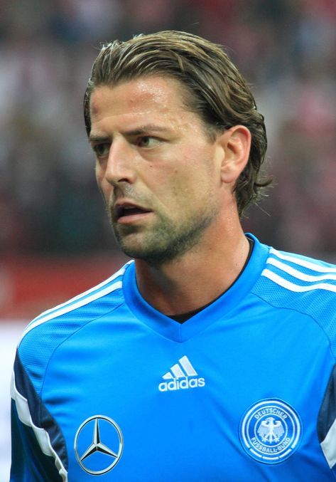 Roman Weidenfeller's Ear Tuck Football Players Hairstyles, Edgar Cut Hair, Soccer Haircuts, Soccer Player Hairstyles, David Beckham Haircut, Football Hairstyles, Ronaldo Haircut, Hairstyles For Guys, Soccer Hairstyles