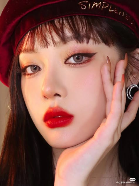 Dark Red Douyin Makeup, Red Kpop Makeup, Red Makeup Asian, Korean Red Makeup, Red Asian Makeup, Makeup Ideas For Red Dress, Red Douyin Makeup, Burgundy Makeup Look, Layout Makeup