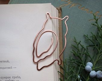 Shark Bookmark, Bookmark Paperclip, Wire Bookmarks, Wire Tutorials, El Wire, Notebook Accessories, Steel Stamp, Copper Art, Copper Style