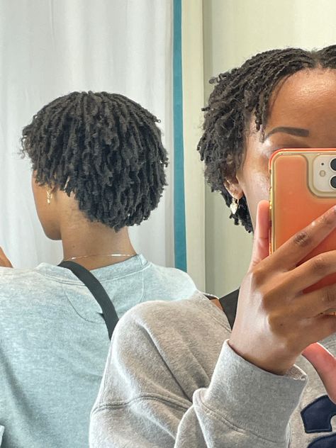 Short Microlocs Styles, Short Microlocs, Short Twists Natural Hair, Microlocs Hairstyles, Locs Journey, Sister Locks, Micro Locs, Short Box Braids Hairstyles, Sister Locs