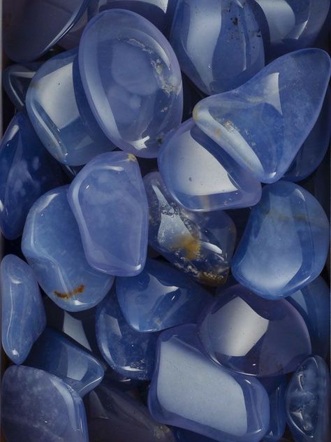 Gems Aesthetic, Pictures Of Rocks, Crystal Vibes, Crystal Aesthetic, Chalcedony Stone, Pretty Rocks, Cool Rocks, Minerals And Gemstones, Rocks And Gems