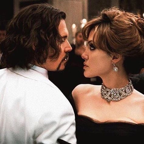 VINTAGE FASHION (@vintagefashion) • Instagram photos and videos The Tourist Movie, Johnny Depp Angelina Jolie, Best Date Night Movies, Angelina Jolie Movies, Date Night Movies, Movie Kisses, Brad And Angelina, Johnny Depp And Amber, Johnny Depp Movies