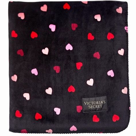 NWT Victoria’s Secret Cozy Plush fleece blanket 勺♥️勺♥️ Victoria Secret Bedding, Pink Victoria Secret Bedding, Beach Throw Blanket, Fringe Throw Blanket, Grey Throw Blanket, Secret Valentine, Heart Plush, Heart Blanket, Pink Blanket