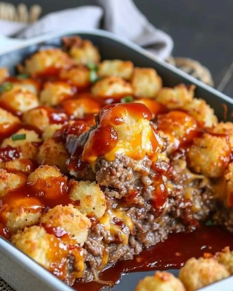 Cheesy Tater Tot Meatloaf Casserole - Recipes Smile Chicken And Pork Meatloaf, Cheese Tator Tot Meatloaf Casserole, Cheesy Tator Tot Meatloaf Recipe, Tater Tot Meatloaf Casserole, Meatloaf Tater Tot Casserole, Cheesy Tater Tot Meatloaf Casserole, Tater Tot Casserole With Ground Beef, Tater Tot Meatloaf, Cheesy Tater Tots