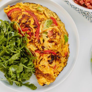 Vegetarian Western Omelette with Spiralized Bell Peppers Western Omelette Recipe, Western Omelette, Omelet Recipes, Omelets Recipe, Omelette Recipe, Spiralizer Recipes, Food Crush, Healthy Food Blogs, Vegetarian Paleo