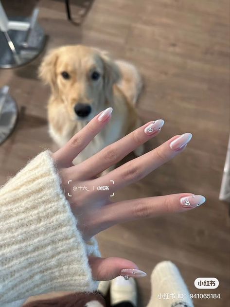 Nail Inspo Almond Asian, Gel Nail Korean, Wonyoung Inspired Nails, Almond Nails Douyin, K Pop Idol Nails, Jennie Nails, Korean Idol Nails, Elegant Nails Almond, Wonyoung Nails