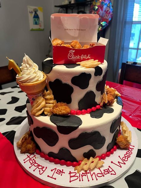 Wingstop Cake, Chick Fil A Cake, Food Birthday Cake, Crazy Birthday Cakes, Birthday Cake Decorating Ideas, Realistic Cakes, Birthday Cakes For Teens, Best Fast Food, Funny Birthday Cakes