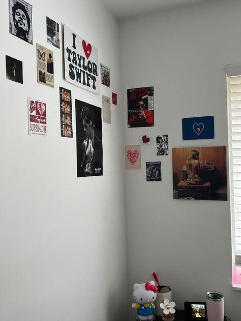 Weeknd Room Decor, The Weeknd Room, Downtown Girl Room Decor, Room Ideas Teen, Music Poster Aesthetic, Downtown Girl Room, Taylor Swift Harry Styles, Poster Aesthetic Room, Room Decor Music