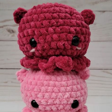 Valentine’s Day Crochet Plushies, Red Crochet Plushie, Red Amigurumi, Crochet Slouchy Beanie Pattern, Plushie Ideas, Kawaii Amigurumi, Crochet Queen, Crochet Slouchy Beanie, Crochet Plushies