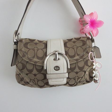 AVAILABLE 🧸 2006 Coach white & brown mini soho bag 🧸 ⋆ $155 ⋆ Free US shipping ⋆ good condition, makeup mark shown inside ⋆ 10" x 6" ⋆ Purchase directly through link in bio or dm me to purchase ⋆ Accessories included #vintagecoach #fall #pinterest #fallaesthetic #fallinspo Coach Soho Bag Outfit, Coach Soho Bag, Fall Pinterest, Bag Outfit, Buy List, Bags Coach, Fall Inspo, Vintage Coach, Vintage Bags