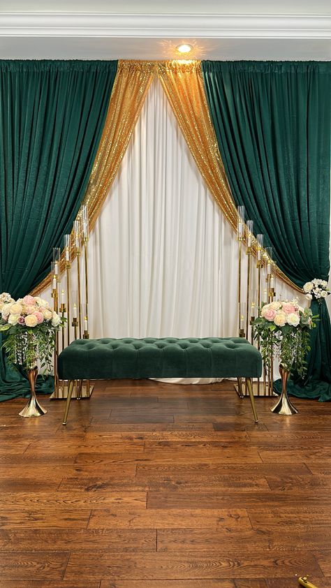 Emerald And Gold Backdrop, Backdrop Curtains Ideas, Green Curtain Backdrop, Quinceanera Photo Backdrop, Emerald Green Wedding Backdrop, Green And Gold Wedding Backdrop, Gold Wedding Backdrop, Emerald Backdrop, Emerald And Gold Wedding