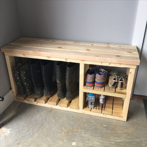 Wooden Shoe Rack, Diy Shoe Storage, Diy Shoe Rack, Wooden Shoe Racks, Wooden Shoe, Diy Holz, Wooden Shoes, Wooden Bench, Woodworking Furniture