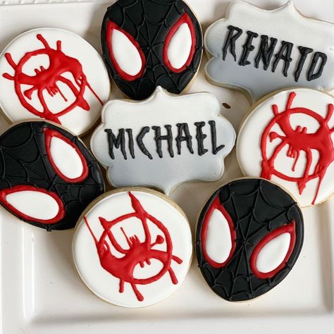 Miles Morales Cookies, Spiderman Into The Spiderverse, Spiderman Cookies, Spider Decor, Into The Spiderverse, Spiderman Spiderverse, Spiderman Kids, Spiderman Birthday Party, Themed Cookies