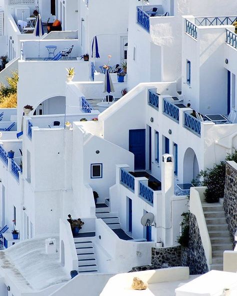 Greece White Houses. — Steemit Greece Buildings, Santorini Architecture, Fira Greece, Plaster House, Greece House, Grecia Santorini, Santorini Grecia, Fira Santorini, Santorini House