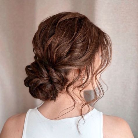 Romantic Wedding Hair Updo, Bun Upstyle, Wavy Bun, Messy Hair Updo, Black Hair Updo Hairstyles, Curly Bun Hairstyles, Loose Updo, Elegant Bun, Romantic Wedding Hair